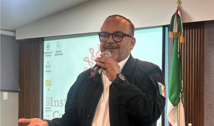 Fiscal Especializado imparte conferencia sobre prevención y combate a la corrupción a integrantes del Colegio de Contadores Públicos